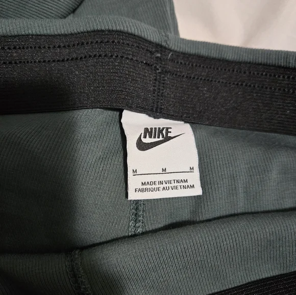 Nike Chill Knit Mini Flare Ribbed Leggings - Picture 3 of 3